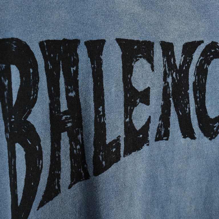 Balenciaga Balenciaga BLCG 24SS explosive tie-dye fried snowflake back hand-painted logo short sleeve T-shirtHeavy wash high version   Balenciaga Balenciaga explosive heavy tie-dye fried flowers washed pick process. Graf