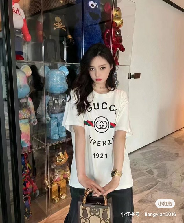 #The upper body effect#GucciSummer new, 1921 twist letters logo print round neck short sleeve T-shirt, made of customized 250G 32S double yarn long-staple cotton skin comfortable texture, full of three-dimensional, perfe