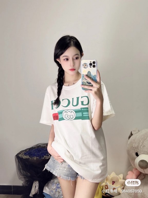 #The upper body effect#GucciSummer New G lipstick print round neck short sleeve T-shirt Heavyweight cotton fabric material High-weight with shaping effect Good moisture absorption and breathability Skin-friendly and comf