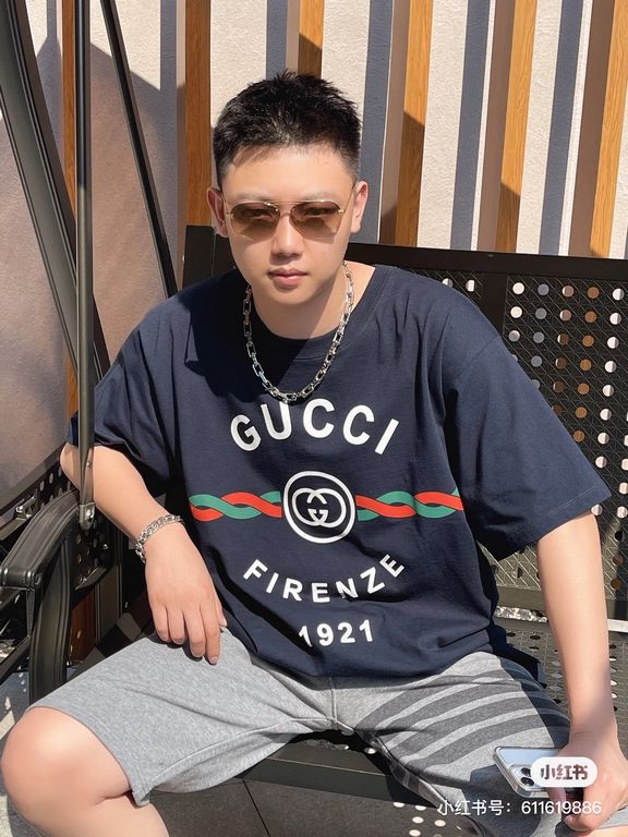 #The upper body effect#GucciSummer new, 1921 twist letters logo print round neck short sleeve T-shirt, made of customized 250G 32S double yarn long-staple cotton skin comfortable texture, full of three-dimensional, perfe