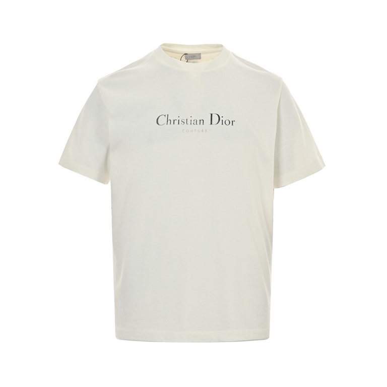 DiorDior Aged Monogram Print Short SleeveCrafted from cotton bamboo plain knit cotton, the specific fabric has been thickened compared to the summer pieces. The chest is adorned with a Christian Dior Couture print for an