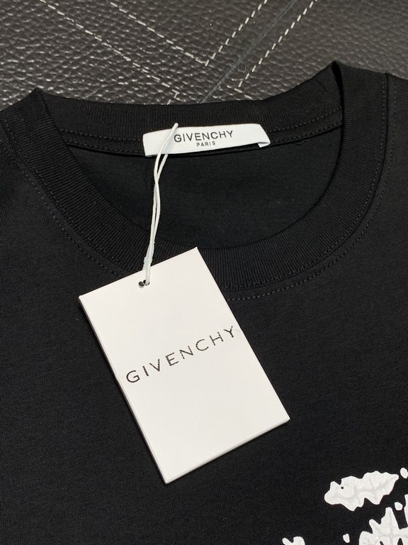 Givenchy exclusive exclusive new original single men's casual short-sleeved high-end customized high version of the fashion versatile explosive models     imported fabrics chest logo pattern design feel super soft and de