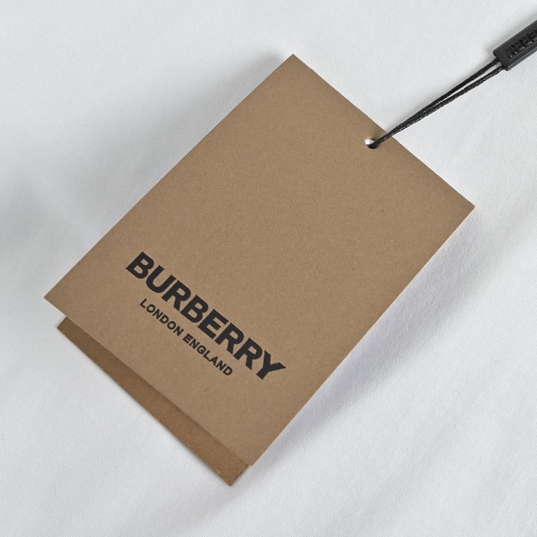 BurberryBurberry Classic Embossed TB Letter Short SleeveThe fabric is 60s double stranded double yarn 100% cotton fabric printing using Japan imported pearl pulp first bottoming and then printing color and then wrapping 