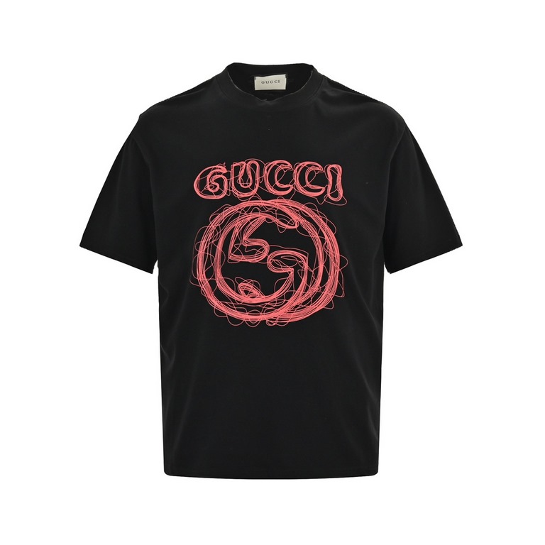 GucciGucci 24ss sketch letters logo print short sleeveGucci new pencil sketch pattern print short sleeve, 280 grams of double yarn fabric, feel super soft and comfortable, the upper body is quite strong and not laquan, t