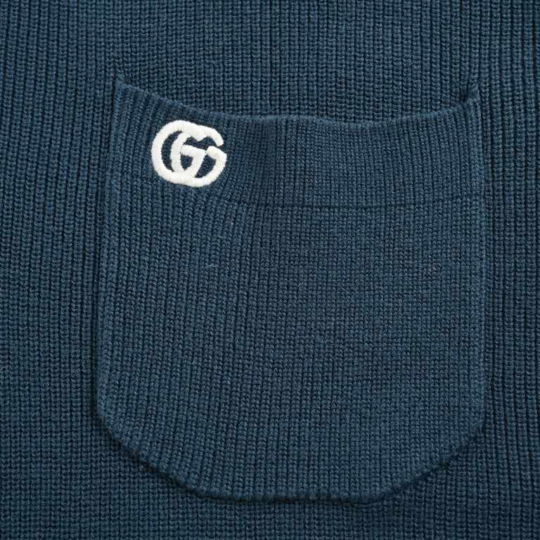 GucciGucci 24ss Pocket Embroidered Knit Polo Short SleeveNavy blue cotton and wool knit blend, double G embroidery, gold tone buttons, polo collar, dolman sleeves, patch pockets, striped ribbed piping, button placket.Blu