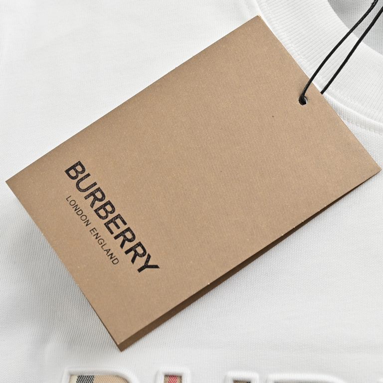 Burberry  Burberry 24ss Check Embossed Letter Short SleeveClassic logo letters LOGO print   embroidery Simple and versatile, loose fit, full of texture . Can be men and women's classic models, basic versatility without l