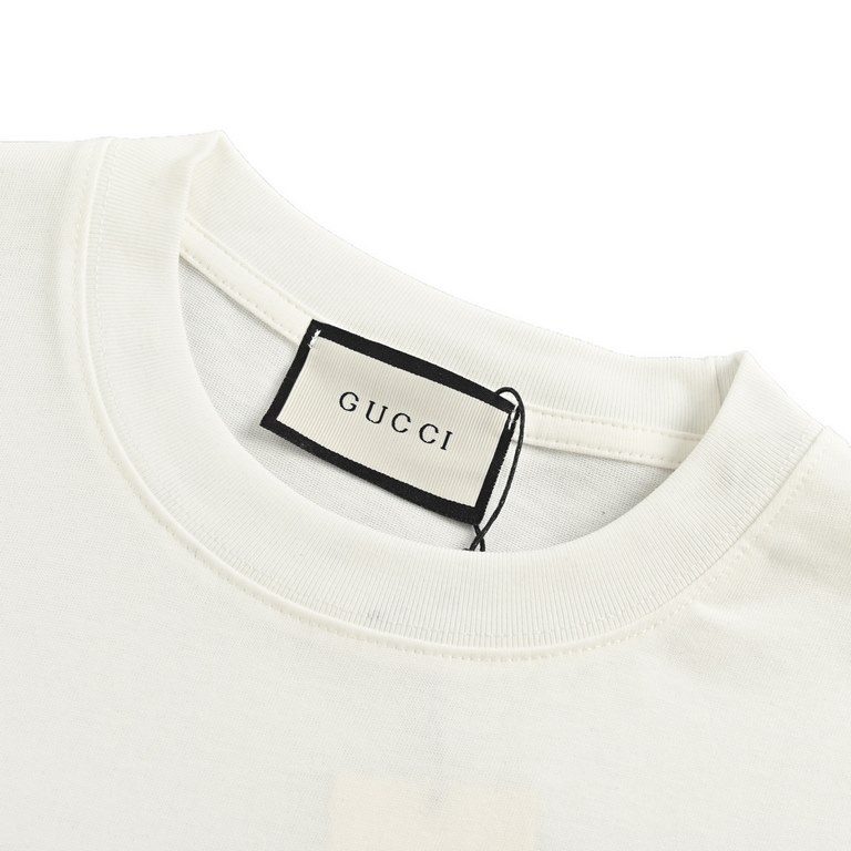 GucciGucci 24ss sketch letters logo print short sleeveGucci new pencil sketch pattern print short sleeve, 280 grams of double yarn fabric, feel super soft and comfortable, the upper body is quite strong and not laquan, t