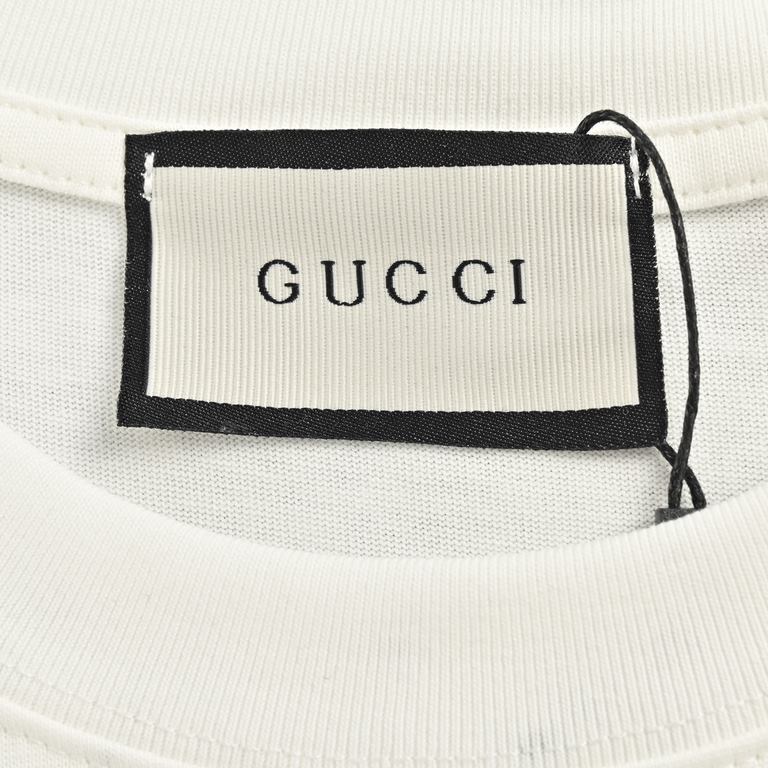 GucciGucci 24ss sketch letters logo print short sleeveGucci new pencil sketch pattern print short sleeve, 280 grams of double yarn fabric, feel super soft and comfortable, the upper body is quite strong and not laquan, t