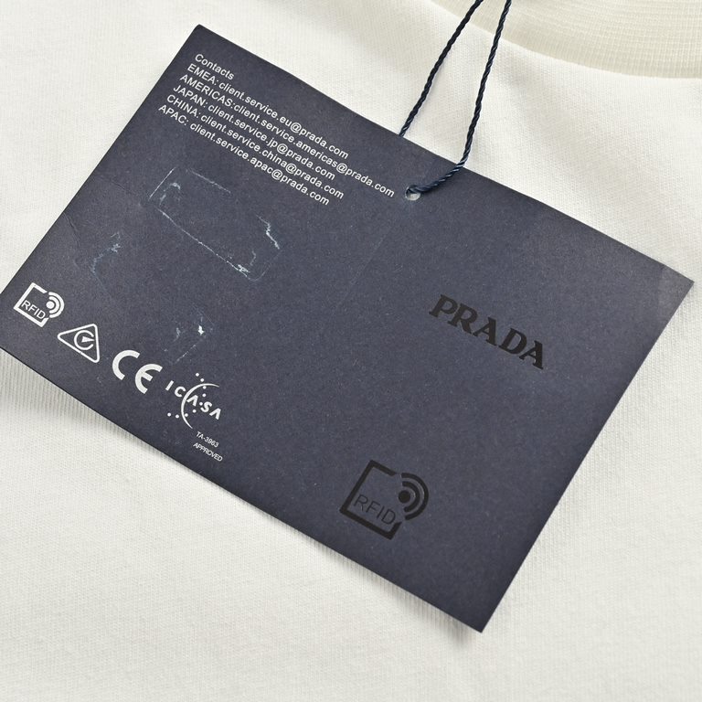 PradaPrada 24ss Triangle Logo Embossed Short SleeveCustomized 270 grams of double yarn compact linen-cotton fabric, 1  1 fine cotton ribbed, glossy engraved film stamping, engraved on the garment through thermal conversi