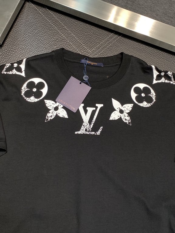 LV Louis Vuitton Exclusive new original single men's casual short sleeve high-end customized high version of the fashion versatile explosive models     imported fabrics logo pattern design on the chest feel ultra-soft an