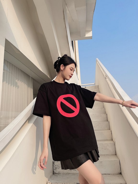 BALENCIAGA X BFRND Balenciaga runway-ready short-sleeve T-shirt Model's Body Pic#.