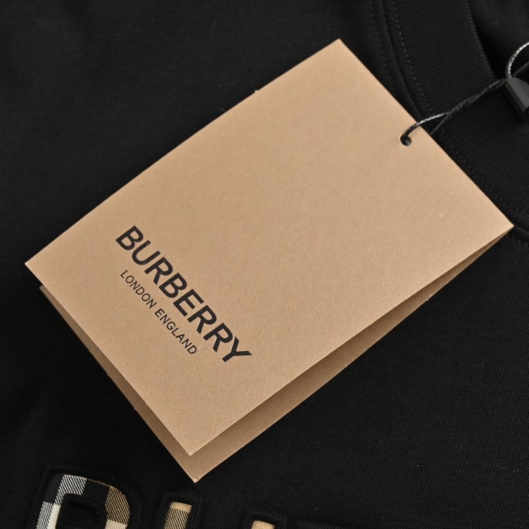 Burberry  Burberry 24ss Check Embossed Letter Short SleeveClassic logo letters LOGO print   embroidery Simple and versatile, loose fit, full of texture . Can be men and women's classic models, basic versatility without l