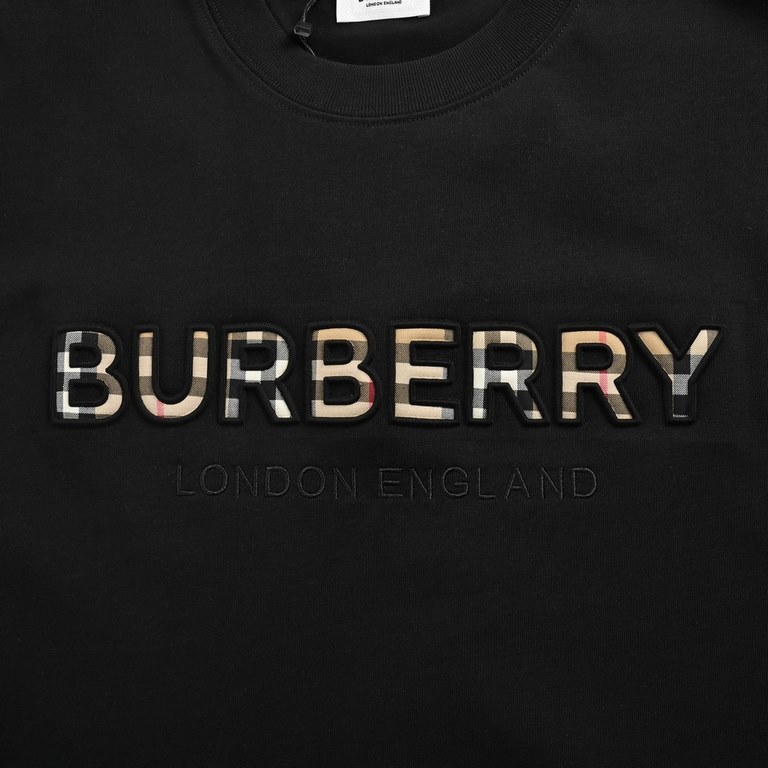 Burberry  Burberry 24ss Check Embossed Letter Short SleeveClassic logo letters LOGO print   embroidery Simple and versatile, loose fit, full of texture . Can be men and women's classic models, basic versatility without l