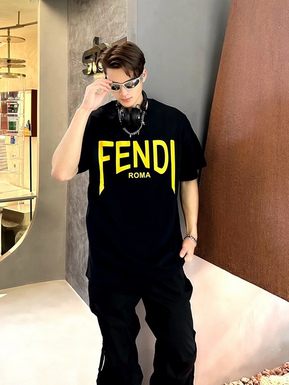 #FendiFendi 24ss Letter Print Short Sleeve Up