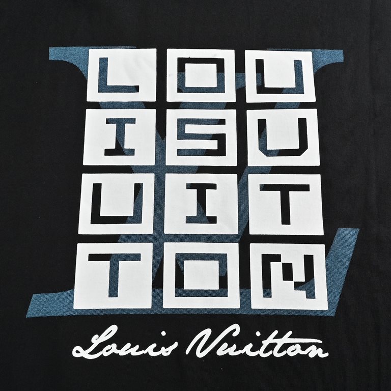 Louis VuittonLouis Vuitton 23ss Square Letter Print Short SleeveLv master hand-designed tide brand new 2023 cotton printing short sleeveFeel very comfortableSpring and summer the latest brick cabinet synchronization OS d