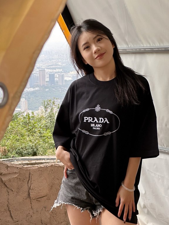 #PradaPrada 24ss Flocked Lettered Short Sleeve Upper