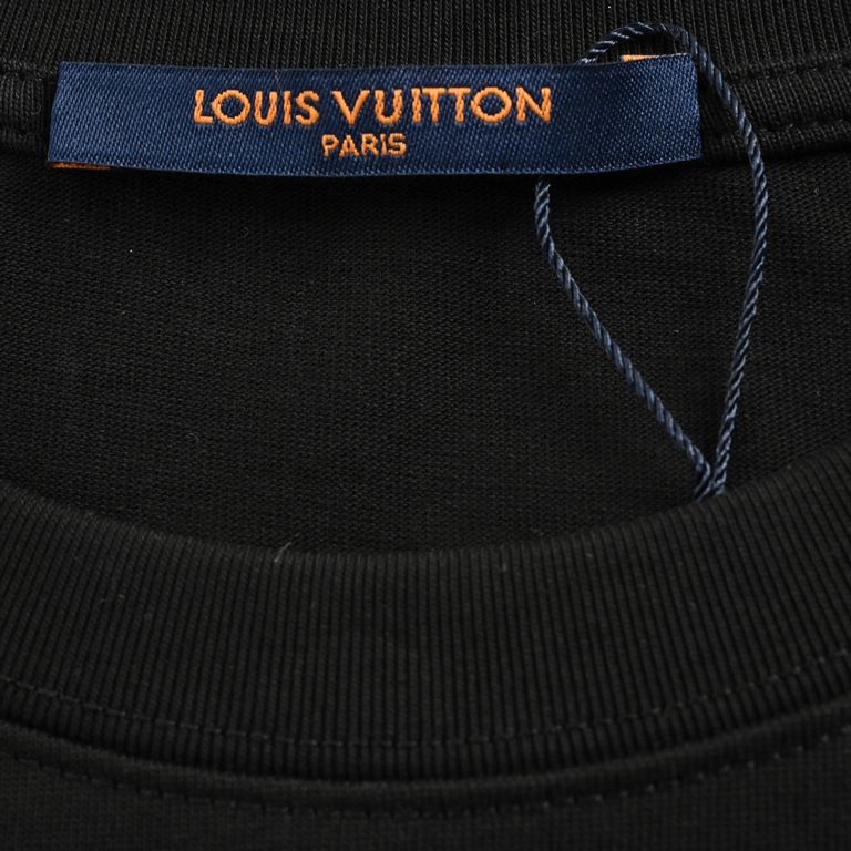 Louis VuittonLouis Vuitton 23ss Necklace Pendant Colorful Letter Print Short SleeveSummer new Classic necklace pendant colorful letters logo round neck short-sleeved T-shirt, the color combination is very artistic, perso