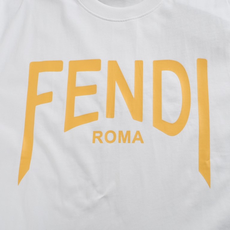 FendiFendi 24ss Letter Print Short SleeveNew fendi slogan series, simple and fresh style, showing high quality temperament.Customized 260g washed double yarn cotton fabrics feel very soft and comfortable.Loose and delica