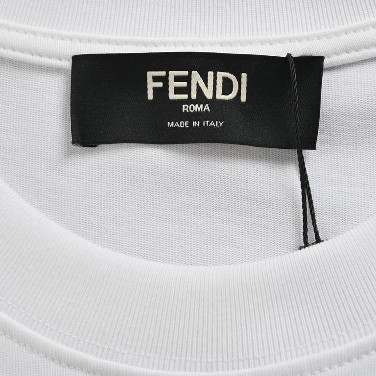 FendiFendi 24ss Letter Print Short SleeveNew fendi slogan series, simple and fresh style, showing high quality temperament.Customized 260g washed double yarn cotton fabrics feel very soft and comfortable.Loose and delica