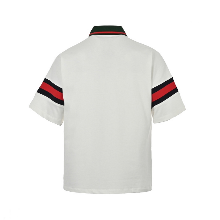 GucciGucci 23ss Hand Arm Webbing Polo Short SleeveEmbellished Webbing Knitted Cotton Polo Shirt The sleeves of this knitted cotton polo shirt are embellished with red and green webbing.The collegiate style that originate