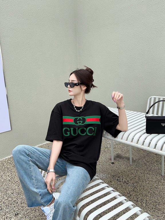 Gucci Gucci Logo Oversized Stylized Embroidered Short Sleeve T-Shirt with Interlocking Buttons-Model's Image