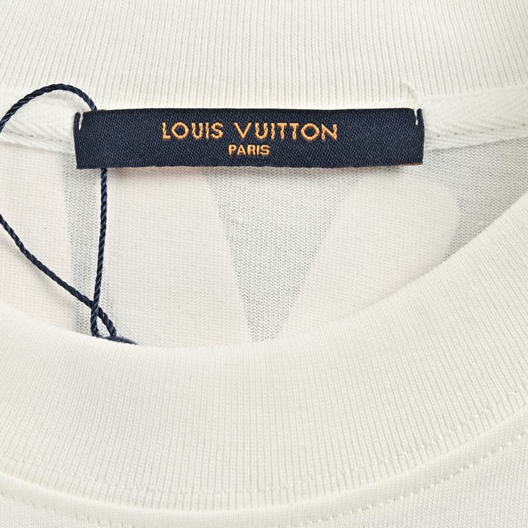 Louis Vuitton 24ss Back Colorful Letter Print Short SleeveLouis ViuttonLouis Vuitton 24ss Short Sleeve Colorful Monogram Print on BackExplosive spot spring and summer short-sleeved, simple basic closet gods, casual and v