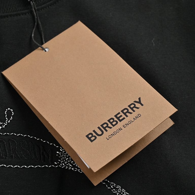 BurberryBurberry 24ss Embroidered Knight Warhorse Short SleeveThe fabric is made of 280g double yarn cotton fabric   2x2 matching thread, custom dyed color after the whole etching treatment.Silky and super-soft treatment