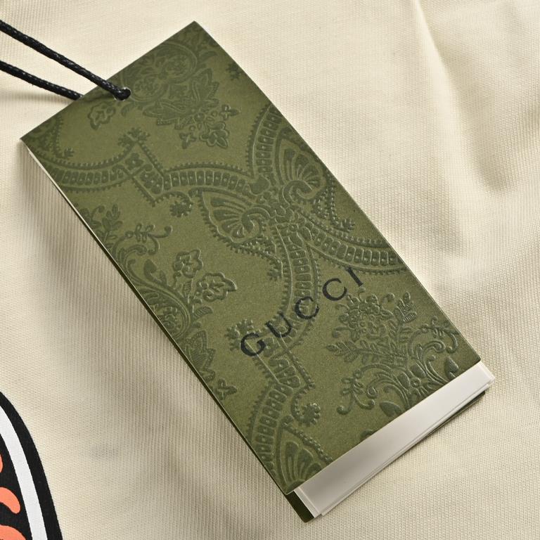 GucciGucci 24ss Year of the Dragon Printed Short SleevesSynchronized with the official website, counter cotton fabric! Skin comfortable, durable and good to wear, classic simple logo design, the original craft meticulous