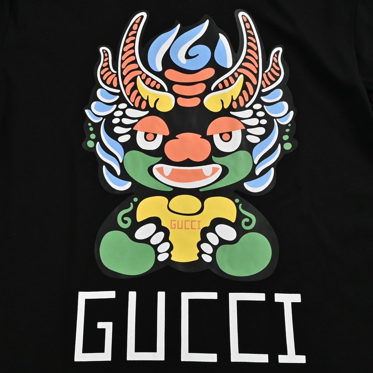 GucciGucci 24ss Year of the Dragon Printed Short SleevesSynchronized with the official website, counter cotton fabric! Skin comfortable, durable and good to wear, classic simple logo design, the original craft meticulous