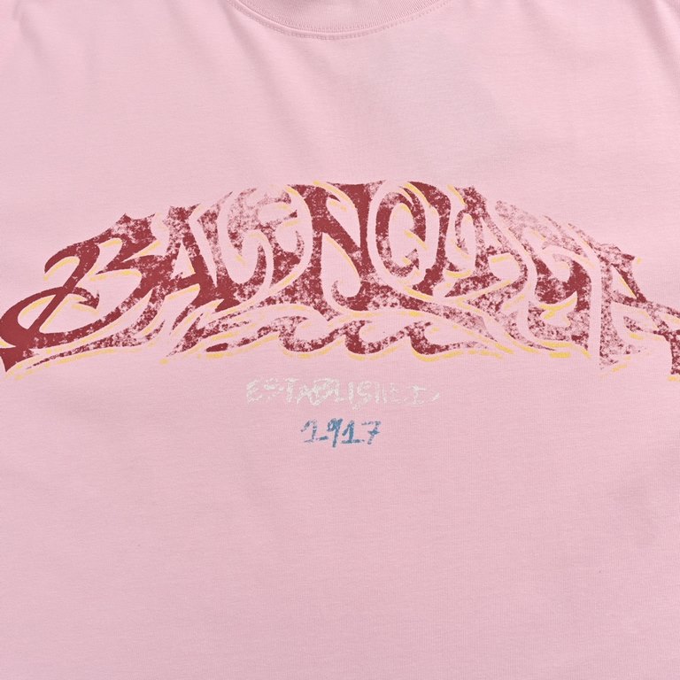 BalenciagaParis showstopper disaster monogrammed short sleeveBalenciaga  Balenciaga showroom model disaster letter print short sleeveOrder versionFabric 260g fine cotton plain weaveRibbing 32S cotton pull frame 11 ribbin