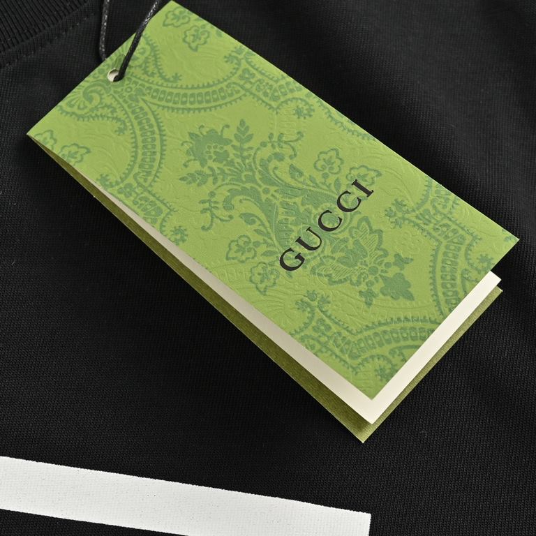 GucciGucci 24ss Snow Mountain Ski Print Short SleeveDouble G Snow Mountain   Collection Skiing   PrintsThe logo is a sophisticated update inspired by the 80's vintage.Original fabric, official short-sleeve T-shirt.Custom