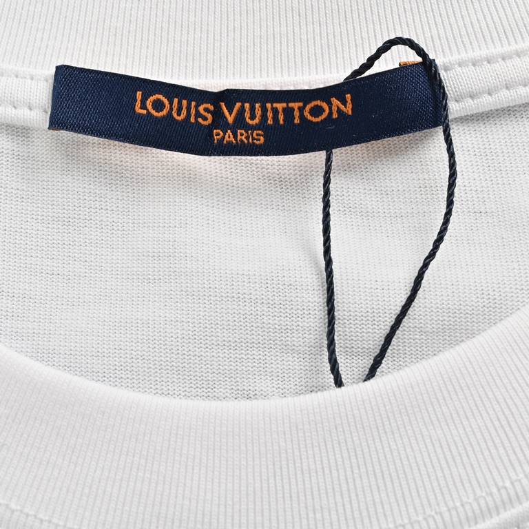 Louis VuittonLouis Vuitton 23ss Necklace Pendant Colorful Letter Print Short SleeveSummer new Classic necklace pendant colorful letters logo round neck short-sleeved T-shirt, the color combination is very artistic, perso