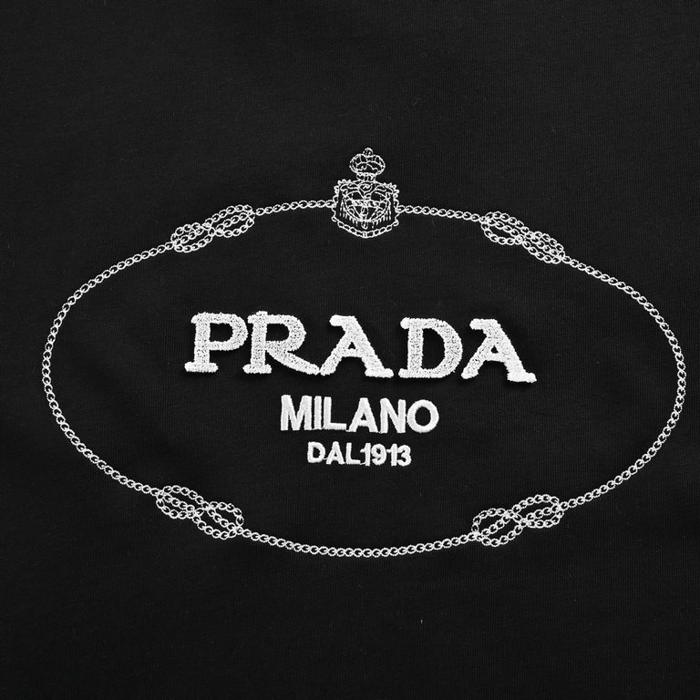 PradaPrada 24ss Flocked Letter Short SleeveCustomized fabric, printing accessories details are used one to one replica. The use of 230g cotton fabric 32 fine double cotton yarn plain, no etching dust hair art work at the