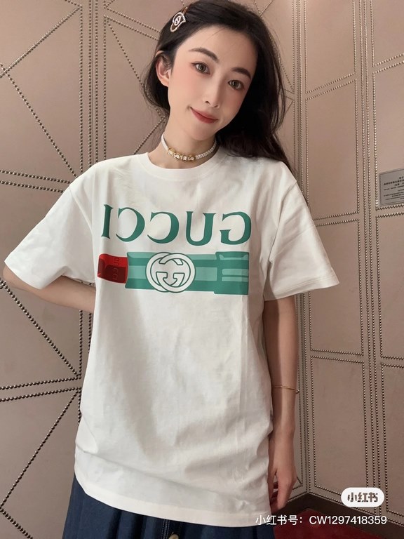 #The upper body effect#GucciSummer New G lipstick print round neck short sleeve T-shirt Heavyweight cotton fabric material High-weight with shaping effect Good moisture absorption and breathability Skin-friendly and comf