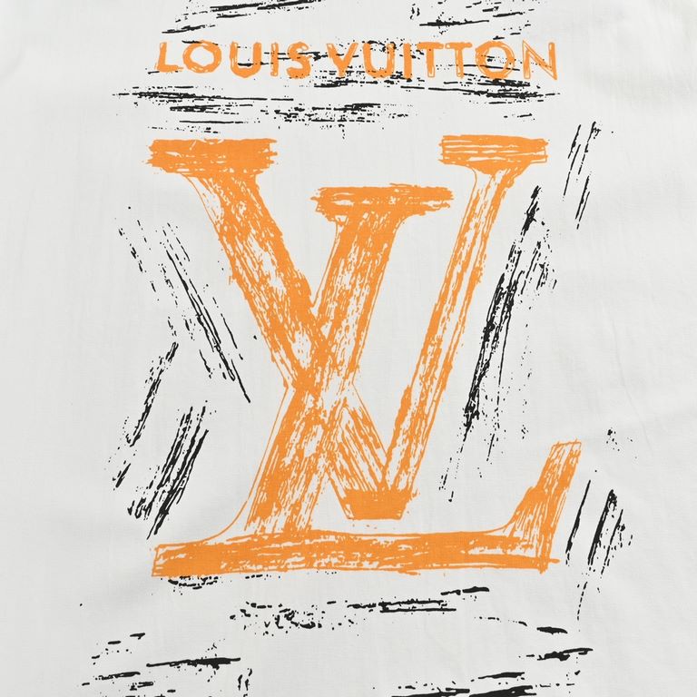 Louis VuittonLouis Vuitton 24ss Hand Painted Graffiti Large Letter Print Short SleeveSimple loose fit combined with the effect of solid colors thatNaturally highlights the premium texture, with a graffiti logo print on t