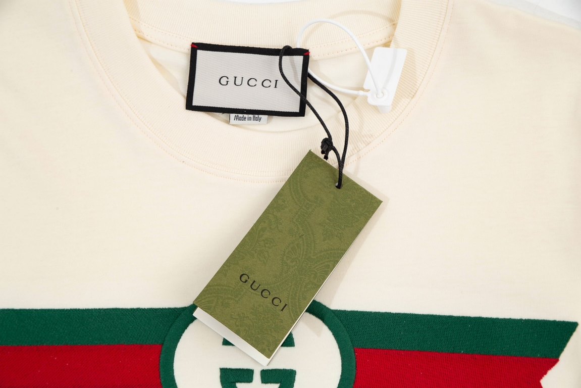 Gucci Gucci Logo Oversized Embroidered Short Sleeve T-Shirt with Interlocking ButtonsOriginal fabric, official same modelCustomized 240 grams of the same vat-dyed fabrics feel very comfortableSpring and summer the latest