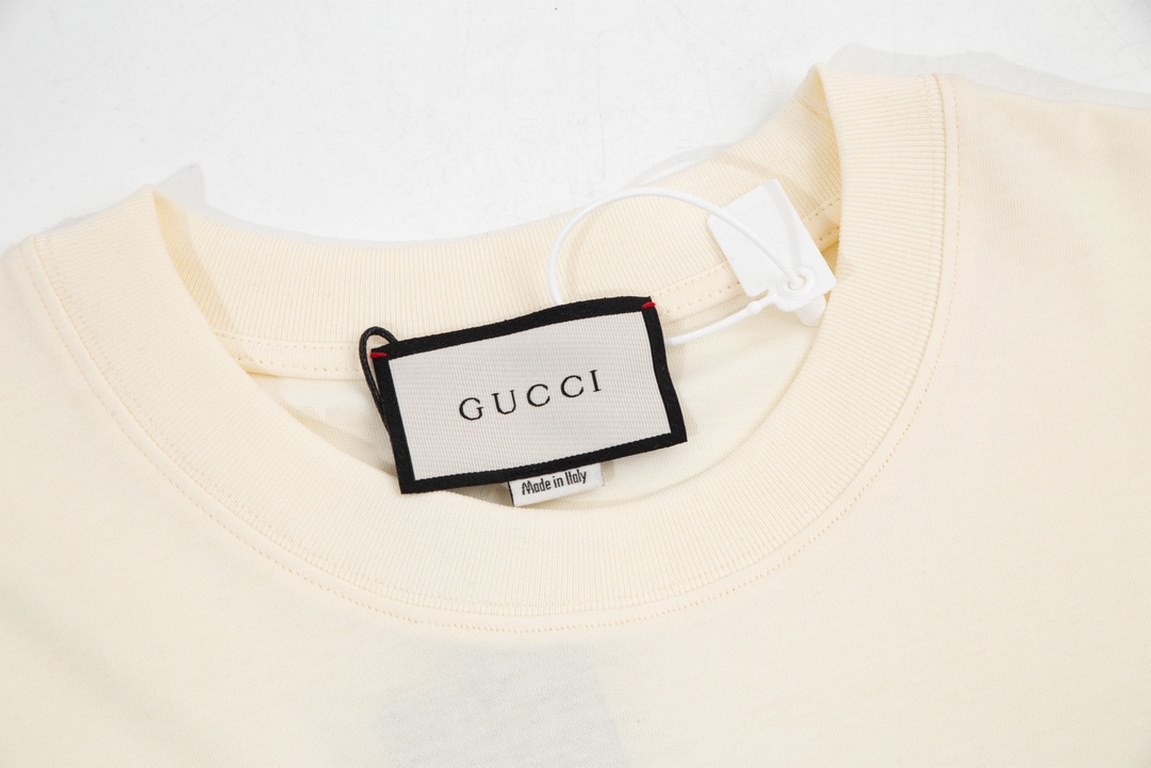 Gucci Gucci Logo Oversized Embroidered Short Sleeve T-Shirt with Interlocking ButtonsOriginal fabric, official same modelCustomized 240 grams of the same vat-dyed fabrics feel very comfortableSpring and summer the latest