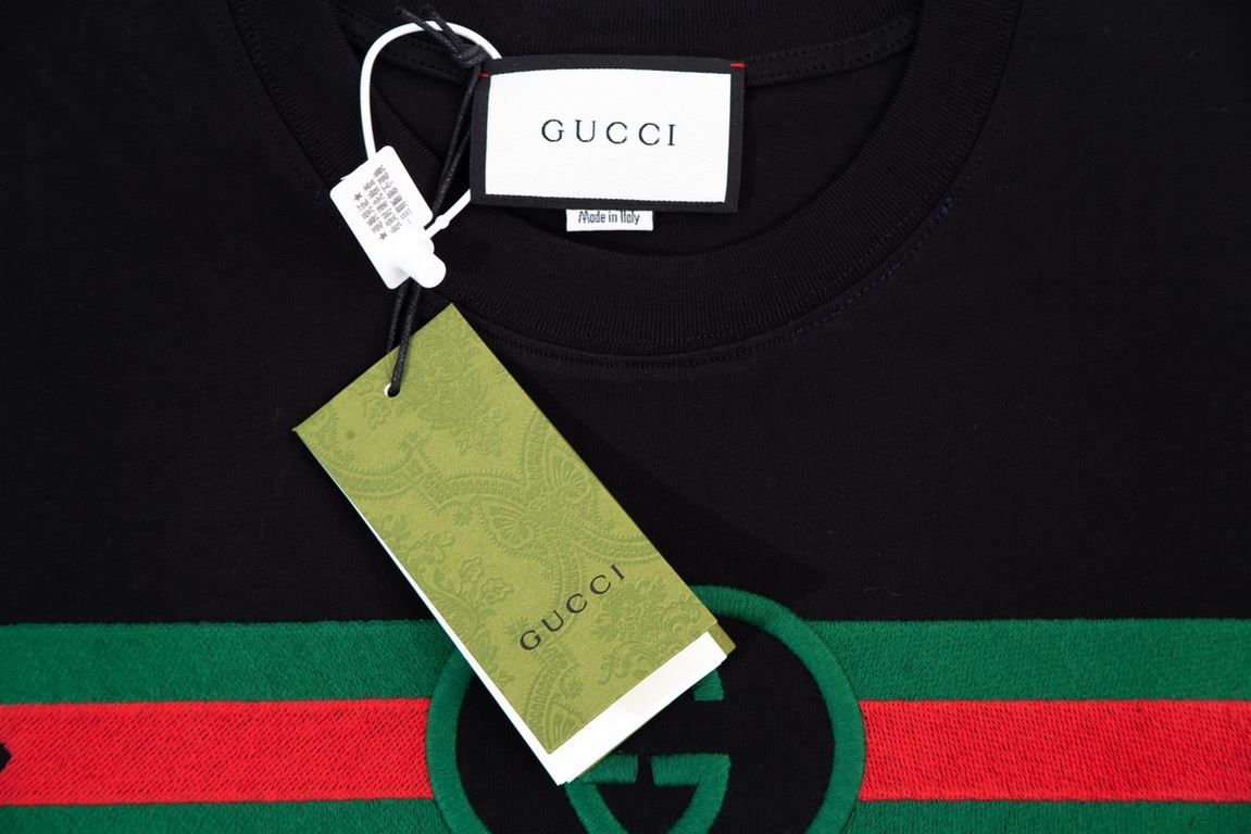 Gucci Gucci Logo Oversized Embroidered Short Sleeve T-Shirt with Interlocking ButtonsOriginal fabric, official same modelCustomized 240 grams of the same vat-dyed fabrics feel very comfortableSpring and summer the latest