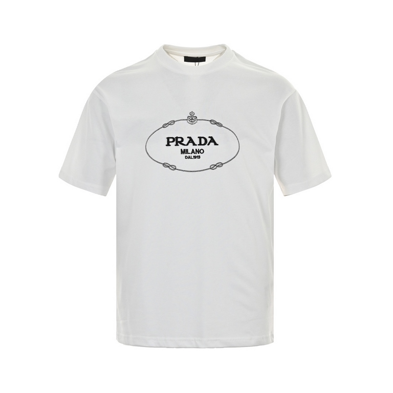 PradaPrada 24ss Flocked Letter Short SleeveCustomized fabric, printing accessories details are used one to one replica. The use of 230g cotton fabric 32 fine double cotton yarn plain, no etching dust hair art work at the