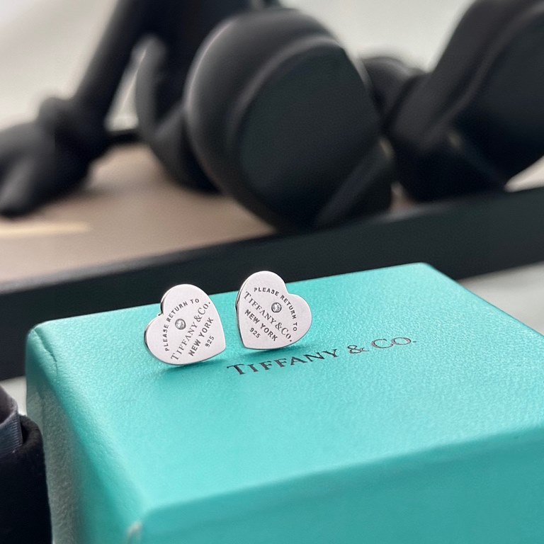 Tiffany Tiffany 22 Years New Classic Heart Solitaire Stud Earrings Exclusive one-to-one customization Symbolizing the civilization of classic elements Original ag925 sterling silver Guaranteed highest version on the mark