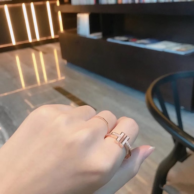 On behalf of the purchase grade Tiff Tiffany new listing Two T series white shell asymmetric opening double t diamond ring selected original consistent imported s925 sterling silver material plating 18k gold rose gold ya