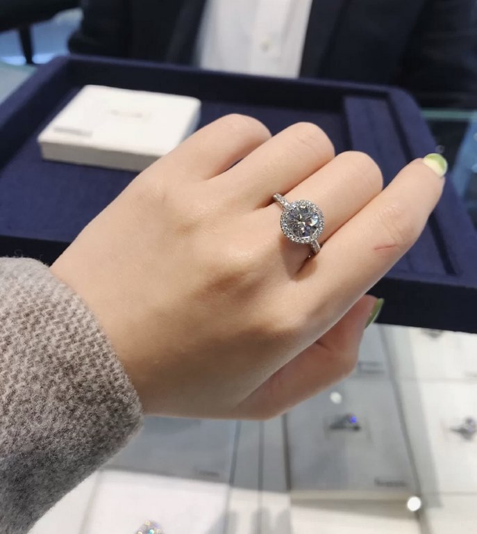 92 5 Tiffany Large Round Diamond Ring   Superb sale [shy] [shy] [shy] [shy] [shy] [shy] Size 678              What you see is what you get!  Very translucent diamonds, super high simulation      through the body of sterl