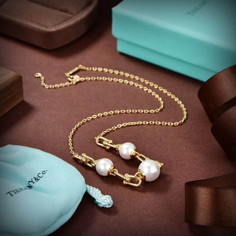 特 Tiffany Tiffany Joint Necklace Various big netroots bloggers TiffanyHardWear hot open U joint chain ring series Wrap series It seems simple, but it needs nine hundred and eighty-one crafts in order to present the chain