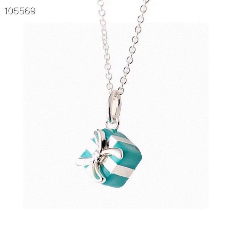 tiffany tiffany official gift box pendant      a very special necklace! It looks super pretty on        !