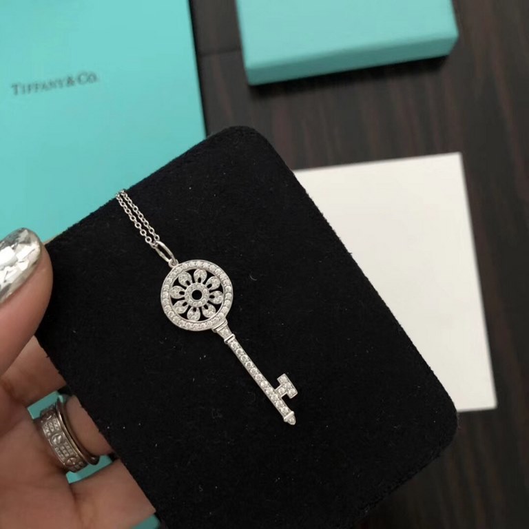 Tiffany Tiffany Necklace  Sunflower Key Original   Necklace Solid Back Cover   Electroplated 18k Gold Craftsmanship Counter Edition One to One     Using the highest version of imported high carbon diamonds on the market 