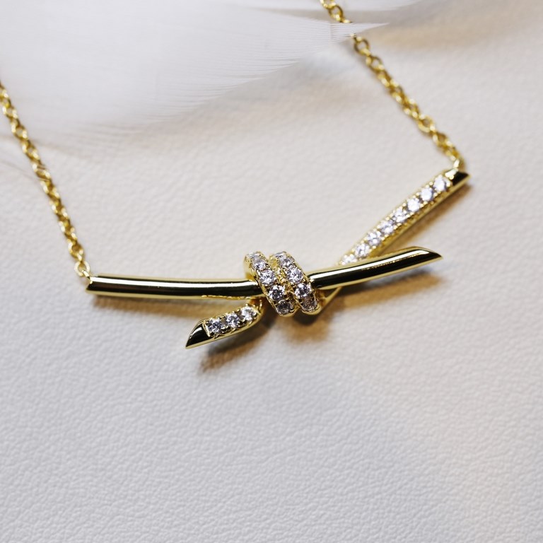 [Seiko Version] The Tiffany Necklace Knot Collection is inspired by the knot, which is atmospheric and simple, as well as particularly interesting. Knots are known to symbolize toughness, perseverance and resilience, and