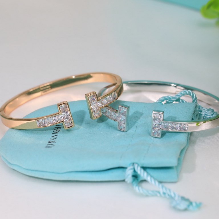 Tiffany Tiffany Premium Edition   Wide Large Double T Full Diamonds #TiffanyT# Collection, High-end Customized Micropavé The vibrant energy of New York City, layered with the spirit of modernity. Simple, determined, brav