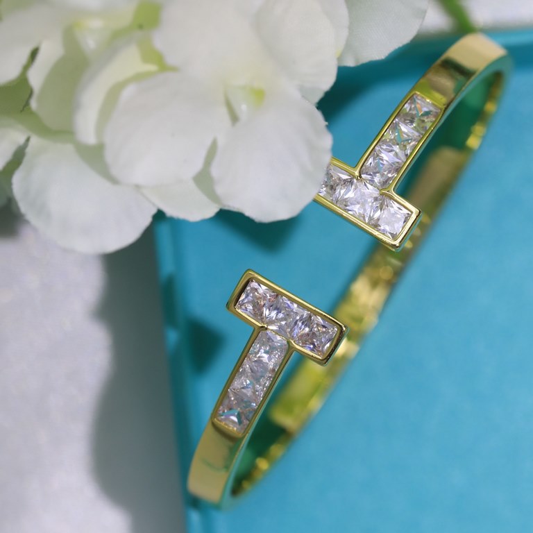 Tiffany Tiffany Premium Edition   Wide Large Double T Full Diamonds #TiffanyT# Collection, High-end Customized Micropavé The vibrant energy of New York City, layered with the spirit of modernity. Simple, determined, brav