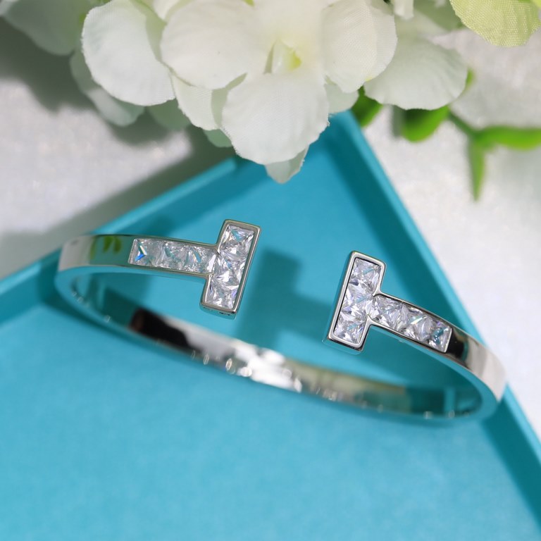 Tiffany Tiffany Premium Edition   Wide Large Double T Full Diamonds #TiffanyT# Collection, High-end Customized Micropavé The vibrant energy of New York City, layered with the spirit of modernity. Simple, determined, brav