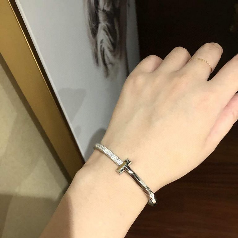 Tiff Tiffany 2020 T1 Series Single Side Diamond Bracelet Tiffany Double T Bracelet   Exclusive Premiere High-end Customized Goddesses The same model Designed to show off the delicate elegance and understated blossoming o